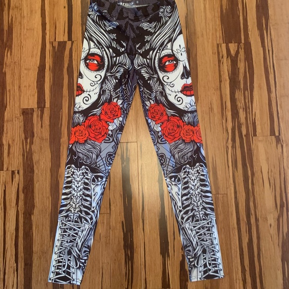 Dark Roses Leggings - Picture 4 of 6